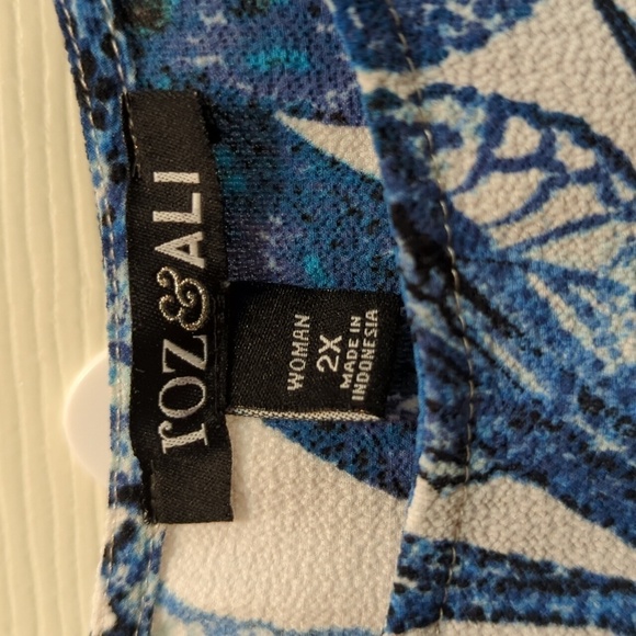 Roz & Ali Women's Blue & White Floral Batwing Sleeve Blouse Size 2X - Picture 3 of 6